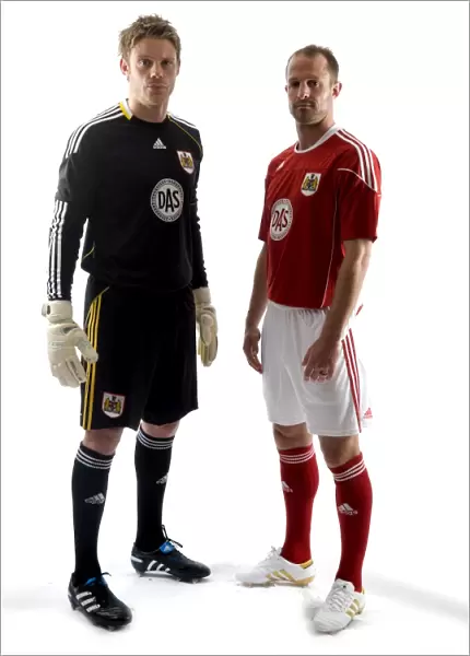 Bristol City First Team: 09-10 New Kit - A Fresh Look for the Robins
