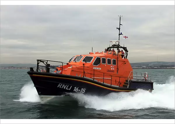 Shoreham Tamar class lifeboat Enid Collett 16-15 moving from rig