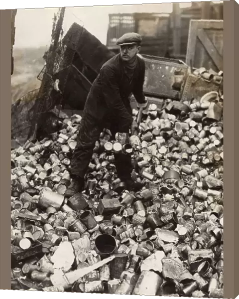 WW2 - Recycling cans to aid war effort in East Ham, London