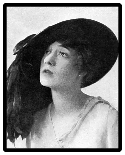 Mrs Benedict Birkbeck wearing a Bersaglieri hat, WWI