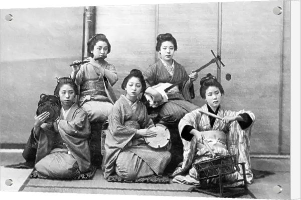 Japanese women playing on samisen, fuye, taiko, and tsuzumi