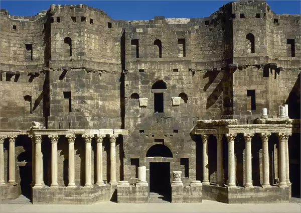 Roman Theatre at Bosra. Scaenae frons, porticus post scaenam