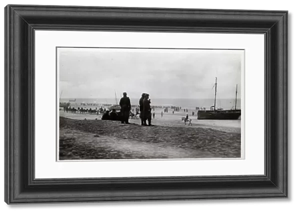 WW1 - French soldiers on the beach at De Panne