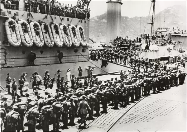 1st Btn Argyll & Sutherland Highlanders boarding HMS Ceylon