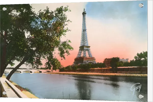 Paris, France - La Tour Eiffel and Avenue de New York