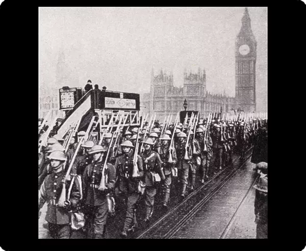WW1 - British troops crossing Westminster Bridge, London
