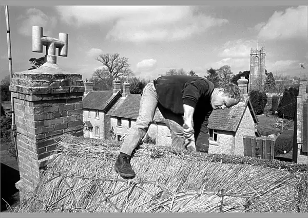 Thatcher working on Somerset cottage -1