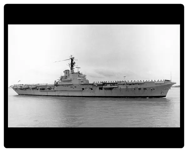Royal Navy - HMS Bulwark R08, a Commando Carrier