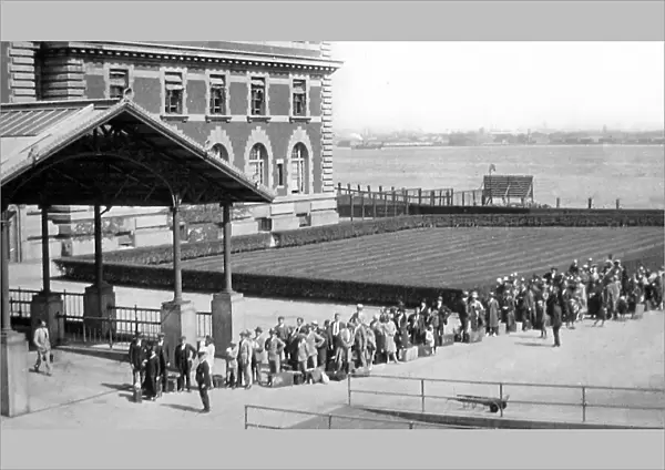 Immigrants arriving at Ellis Island New York pre 1900