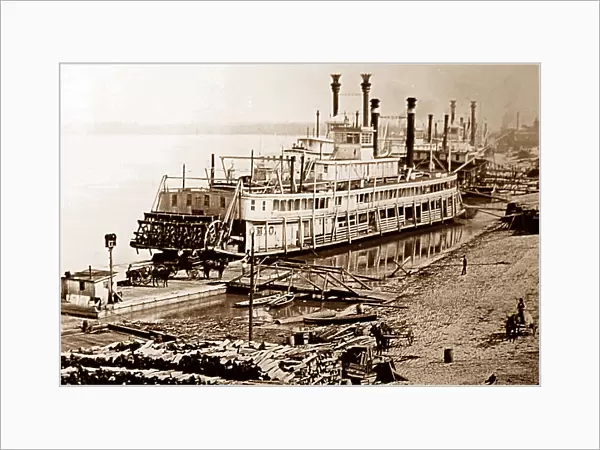 Paddle steamers on the Mississippi River at Memphis, USA