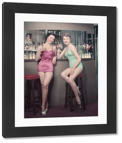 Cocktail Girls 1950S 1  /  4