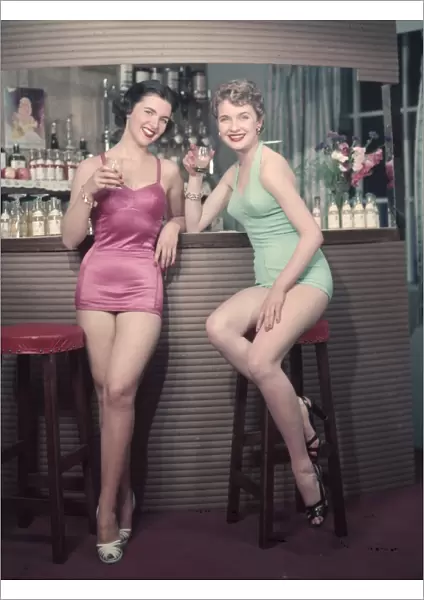 Cocktail Girls 1950S 1  /  4