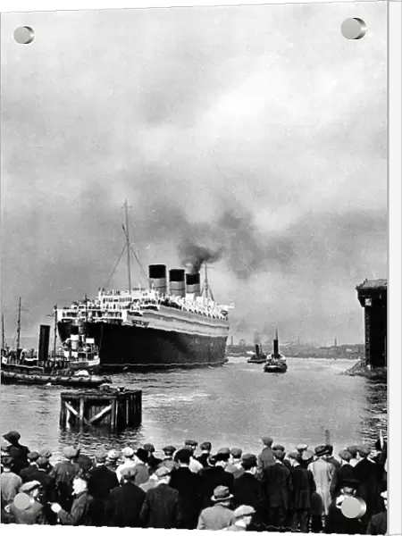 R. M. S. Queen Mary leaving Clydebank, March 1936