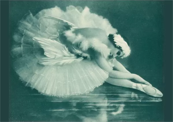 Anna Pavlova dancing Swan Lake