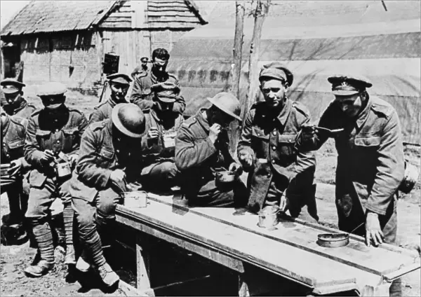 Mealtime at the front in 1917