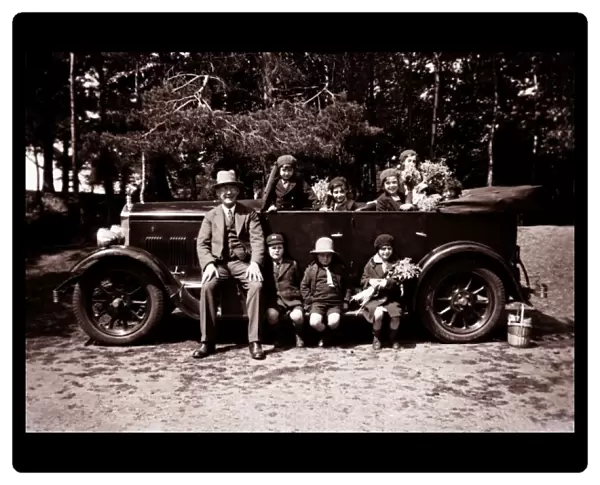 Children surround a Morris Empire Oxford 4-seater Tourer