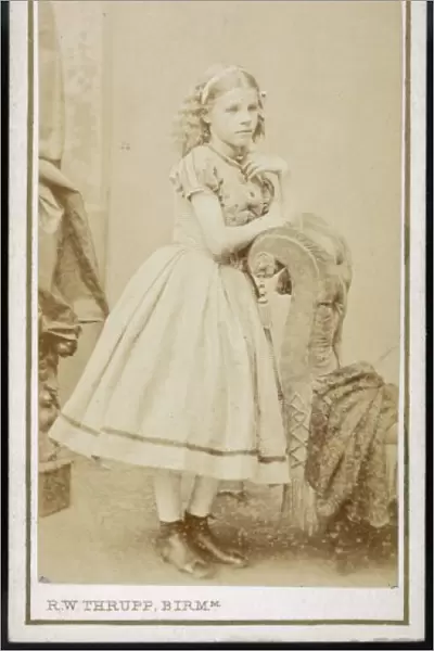 Costume  /  Girl  /  Photo 1870S