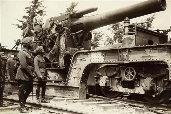 British Howitzer inspected by Maharaja of Patiala, WW1