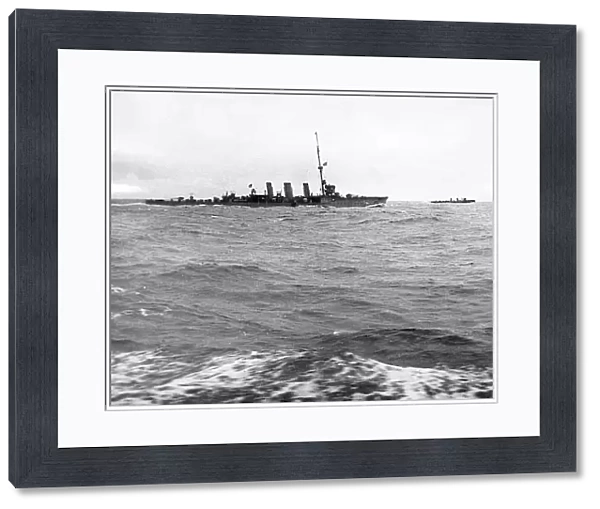 HMS Arethusa, British light cruiser, with destroyers, WW1