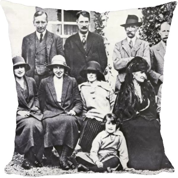 Lady Elizabeth Bowes-Lyon and family