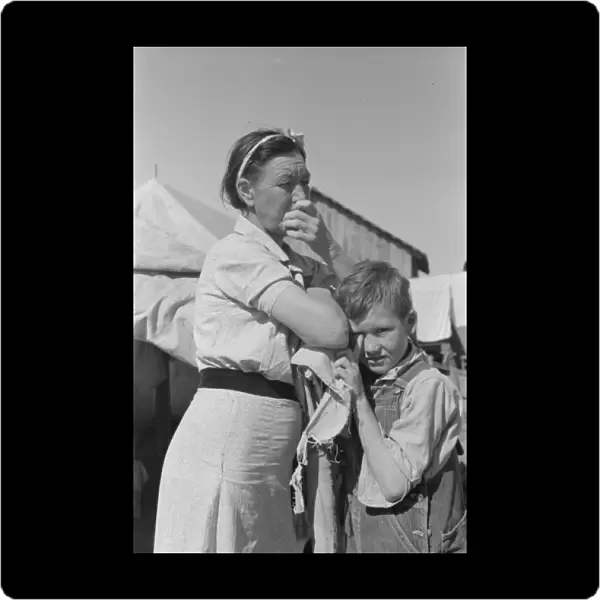 White migrant mother with son, Weslaco, Texas