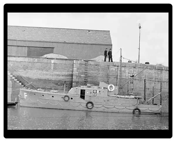 NFS (London Region) fireboat at Grays, near Tilbury, WW2