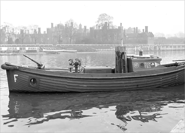 NFS (London Region) fire float on upper Thames, WW2