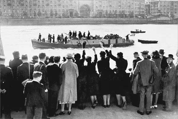 Fireboat Massey Shaw returning after Dunkirk, WW2
