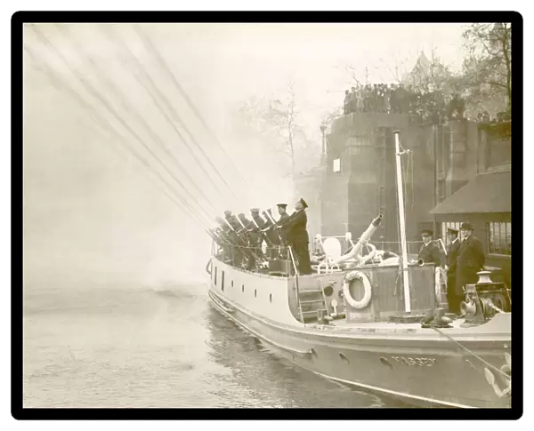 LCC-LFB fireboat Massey Shaw demonstrates pumping