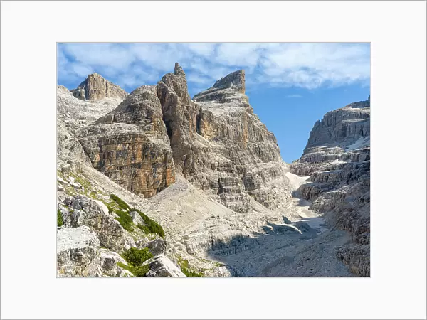 Bocca del Tuckett and Cima Sella. The Brenta Dolomites, UNESCO World Heritage Site. Italy, Trentino, Val Rendena Date: 17-09-2020