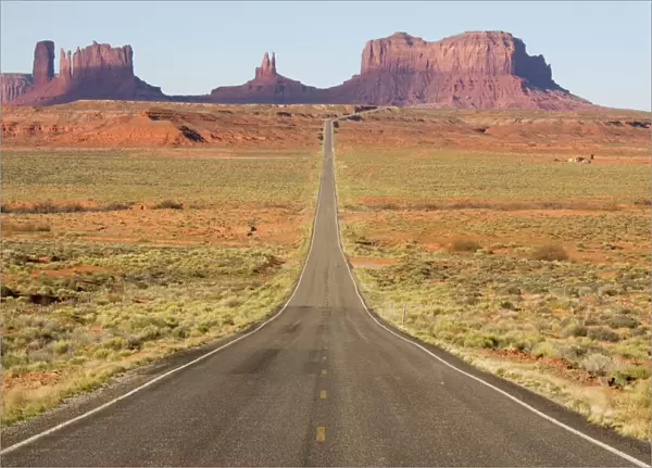 USA - One of the most famous images of the Monument Valley is the long straight road (US 163) leading across flat desert towards sandstone buttes and pinnacles of rock. Monument Valley Tribal Park, Navajo Nation, Arizona / Utah, USA
