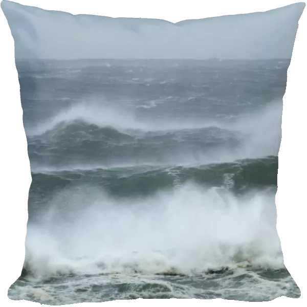 Atlantic Storm Waves breaking on rocky shore - Porthnahaven - Islay - Scotland - UK LA005453