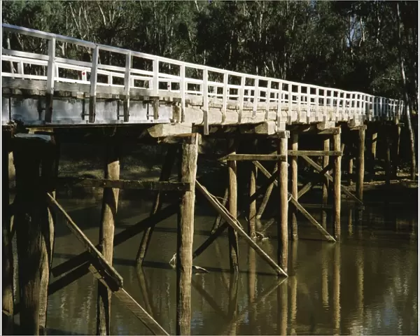 Stewarts Bridge over the Goulburn River, near Echuca, Victoria, Australia JLR01382