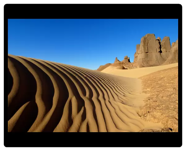 Desert dunes and rocks, Algerian Sahara C014  /  1634