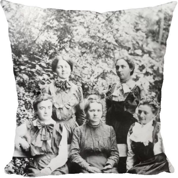 Marie Curie and students, 1910s C014  /  2053