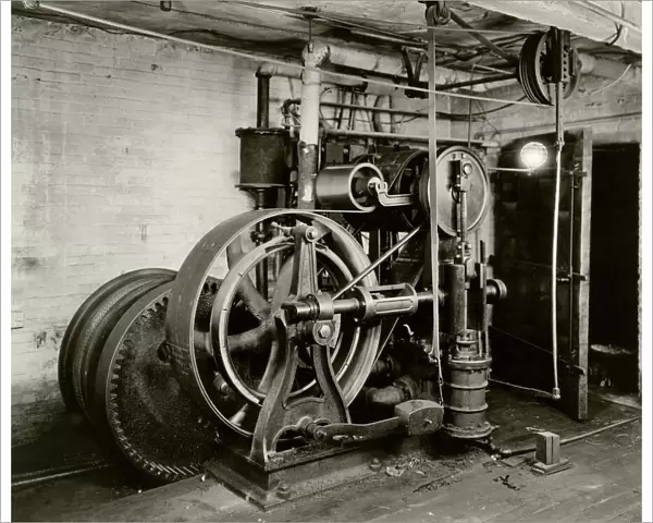 Otis elevator engine, 1932 C016  /  8998