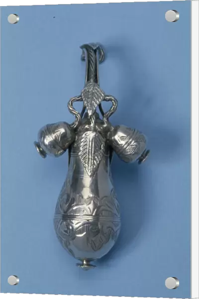 Silver pomander, late 19th century C017  /  0750