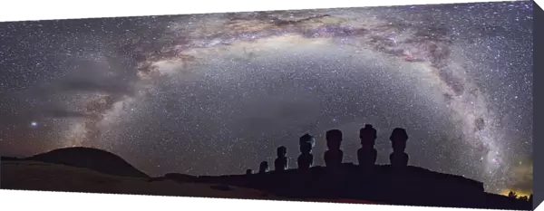 Easter Island moai and Milky Way C020  /  0727