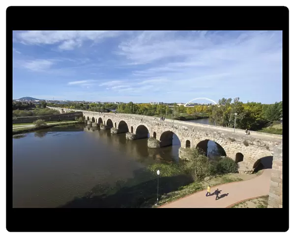 Puente Romano (Roman Bridge) in Merida, UNESCO World Heritage Site, Badajoz, Extremadura, Spain, Europe