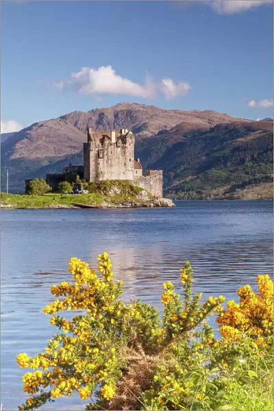 Eilean Donan castle and Loch Duich, The Highlands, Scotland, United Kingdom, Europe