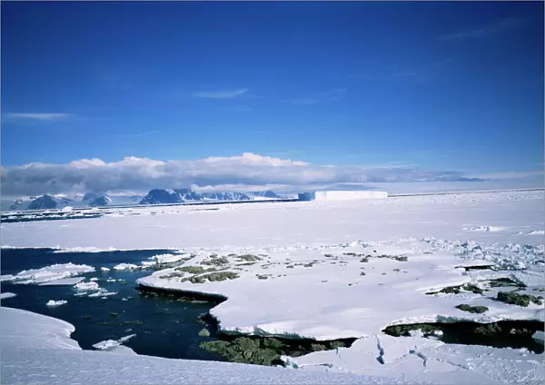 Looking east to west coast of Antarctic Peninsula, Antarctica, Polar Regions