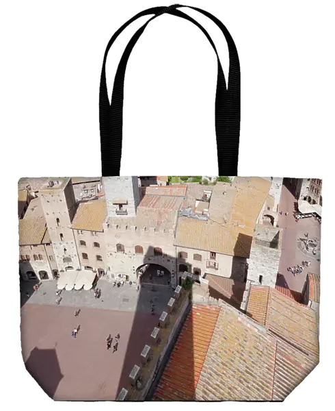 Piazza delle Erbe, San Gimignano, UNESCO World Heritage Site, Siena Province, Tuscany