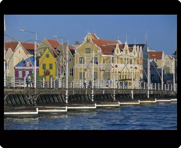 Colonial gabled buildings and the Queen Emma pontoon bridge, Willemstad
