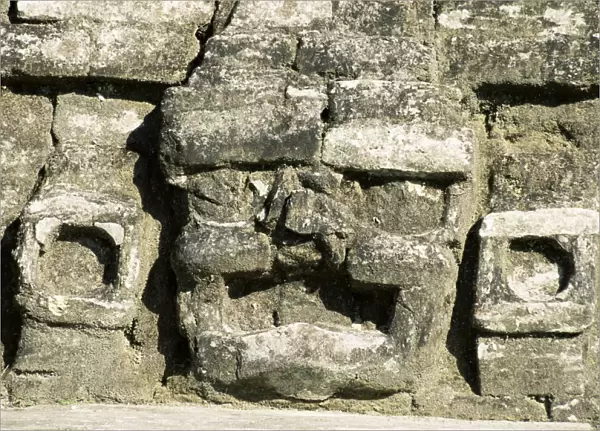 Stone mask on Temple of Masonry Altars