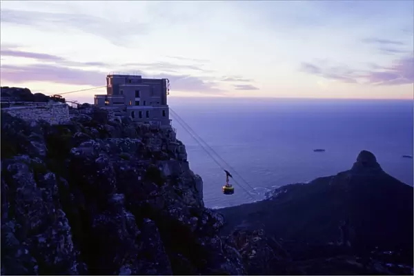 Cable car going up Table Mountain