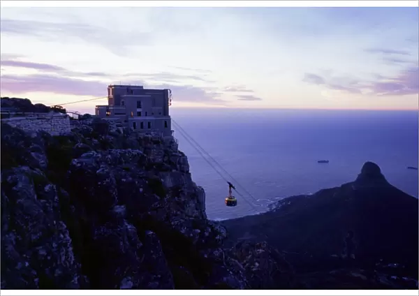 Cable car going up Table Mountain