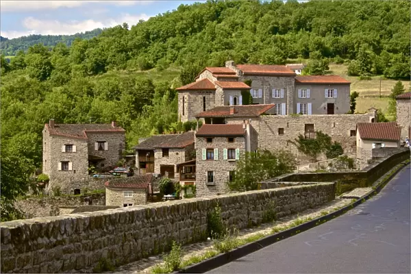 Perched medieval village, Allier River, Auvergne, Haute Loire, France, Europe