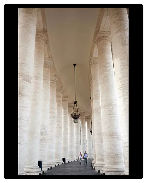 Berninis 17th century colonnade, Piazza San Pietro (St. Peters Square), Vatican City