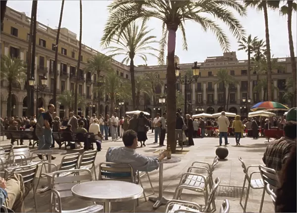 Outdoor cafes in Placa Real