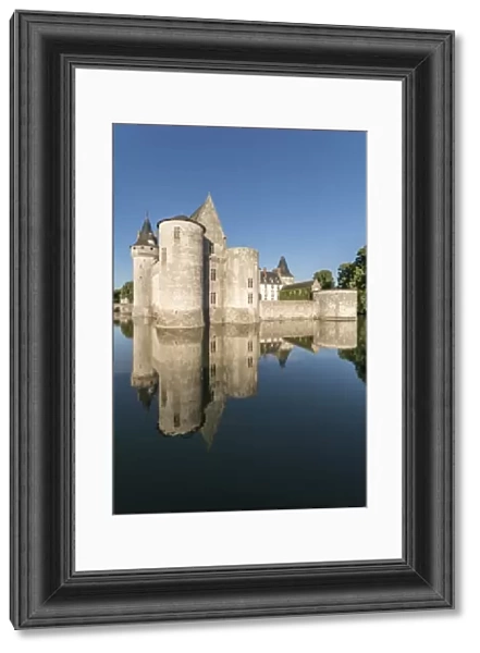 Castle and its moat, Sully-sur-Loire, UNESCO World Heritage Site, Loiret, Centre